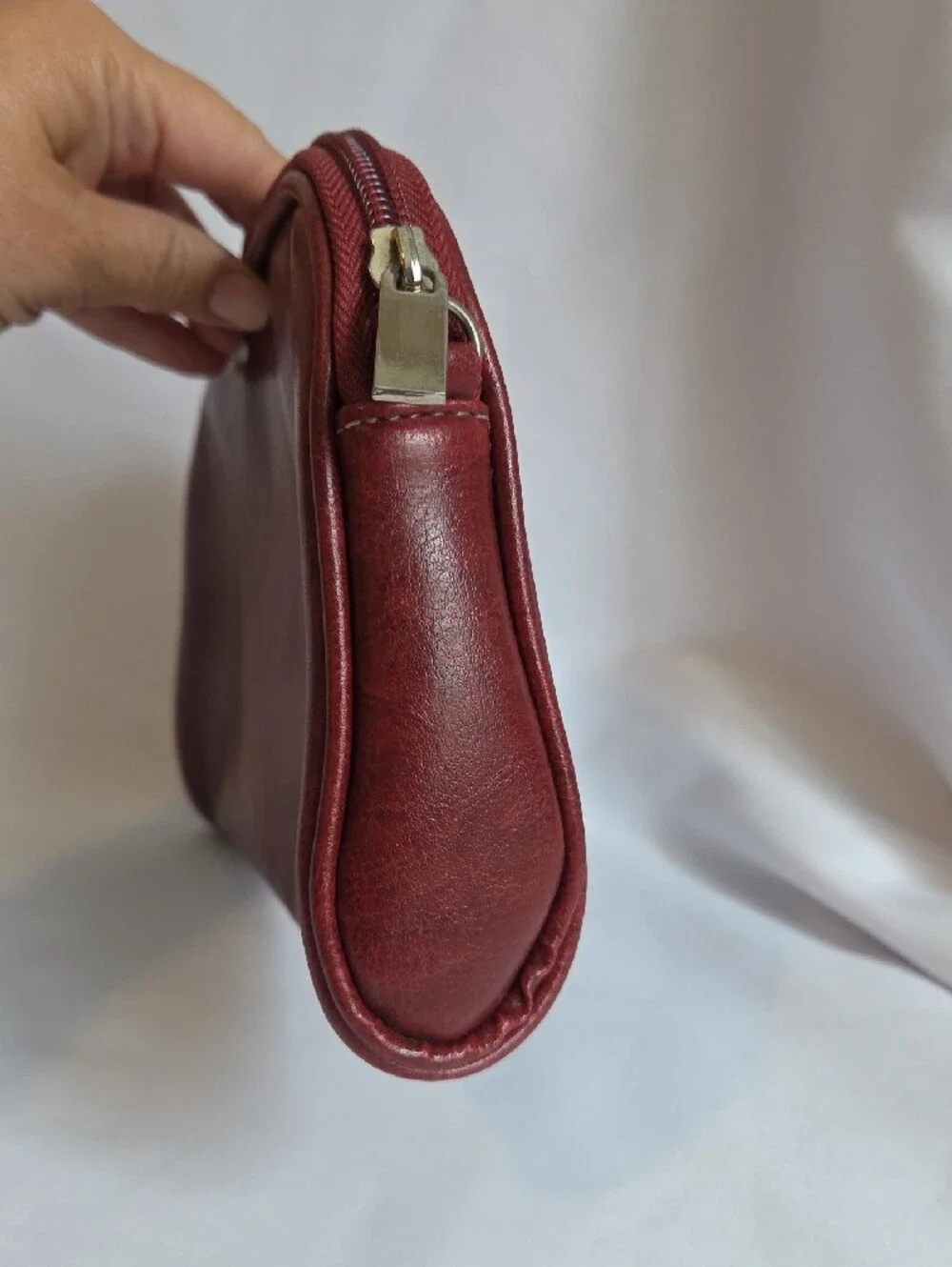 Classic Women's Crossbody Bag in Deep Burgundy